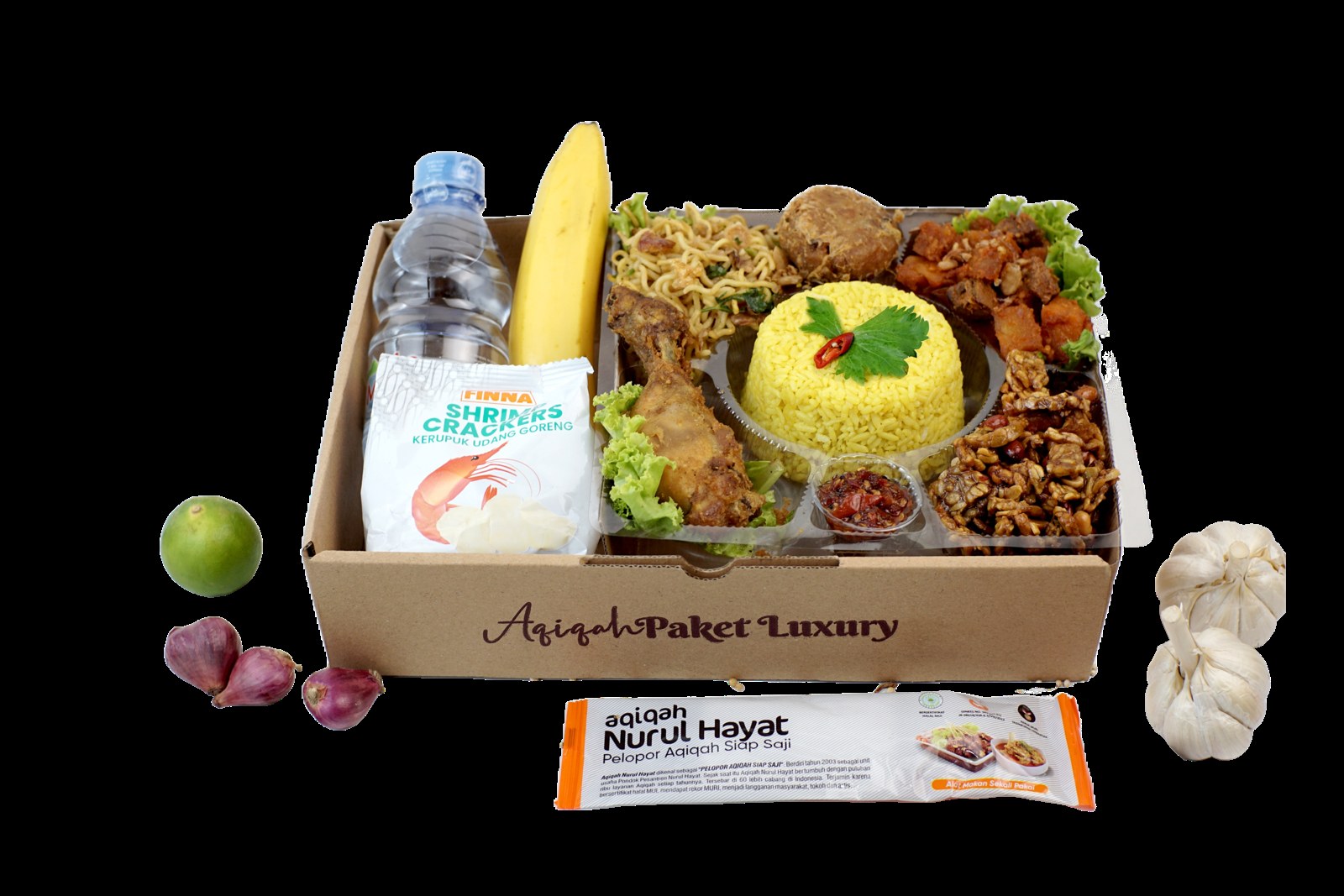 Pilihan Luxury nasi kuning ayam dengan air mineral dan pelengkap